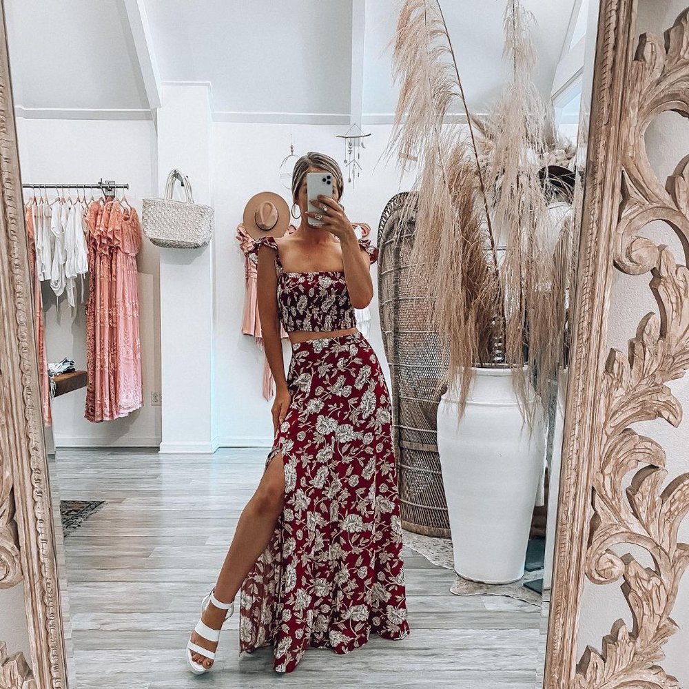 Small Burgundy Venus Rising Set from Ooh La Luxe